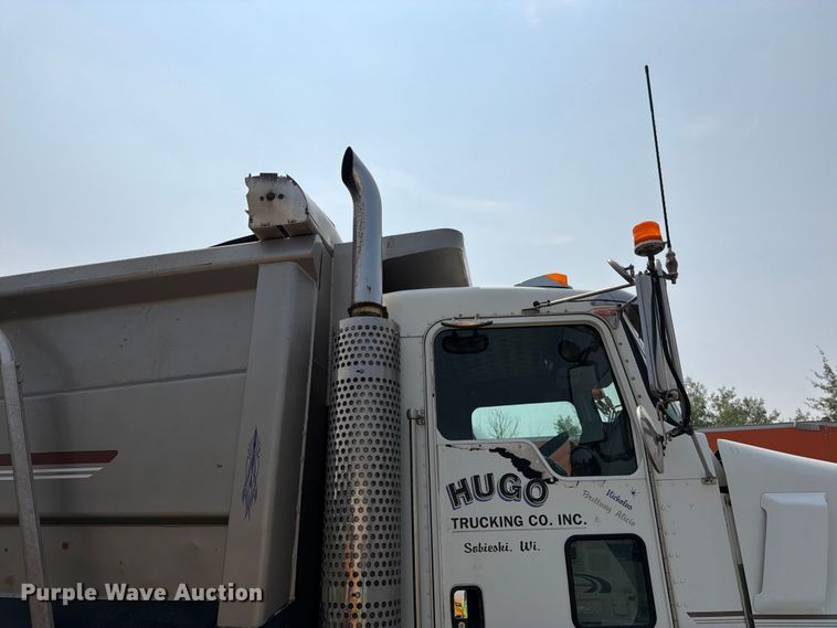 image for item YA4146 2005 Kenworth T800 dump truck