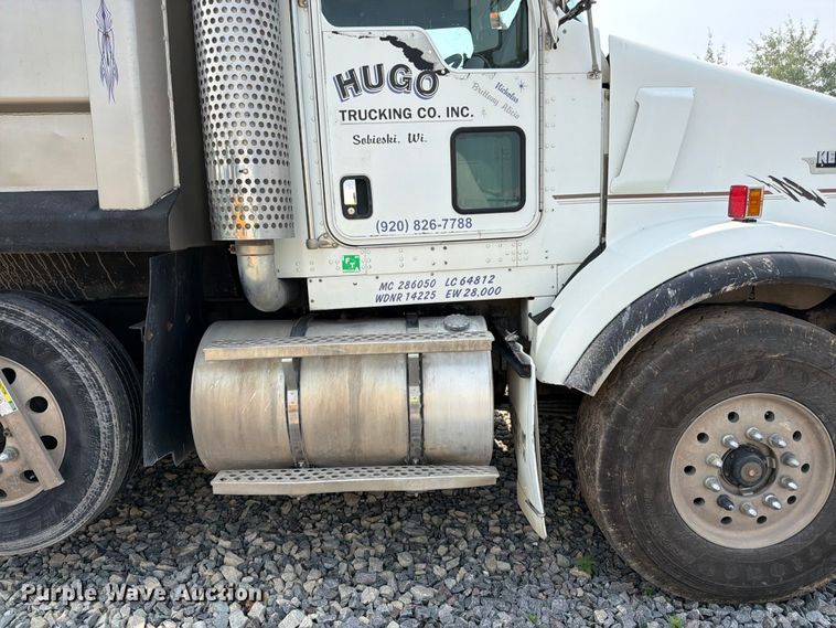 image for item YA4146 2005 Kenworth T800 dump truck