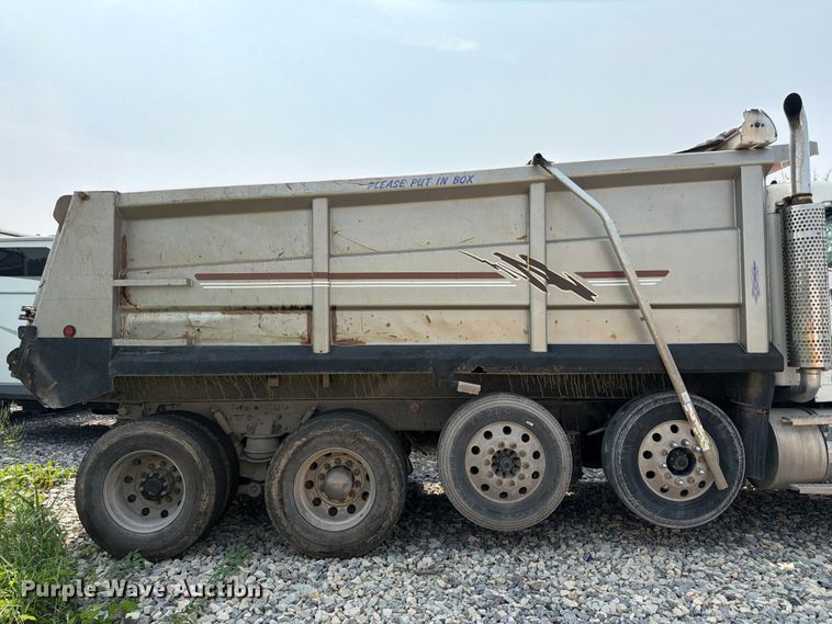image for item YA4146 2005 Kenworth T800 dump truck