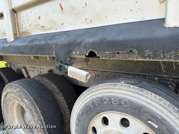 image for item YA4146 2005 Kenworth T800 dump truck
