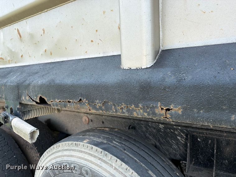image for item YA4146 2005 Kenworth T800 dump truck