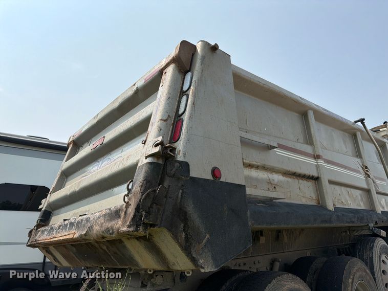 image for item YA4146 2005 Kenworth T800 dump truck