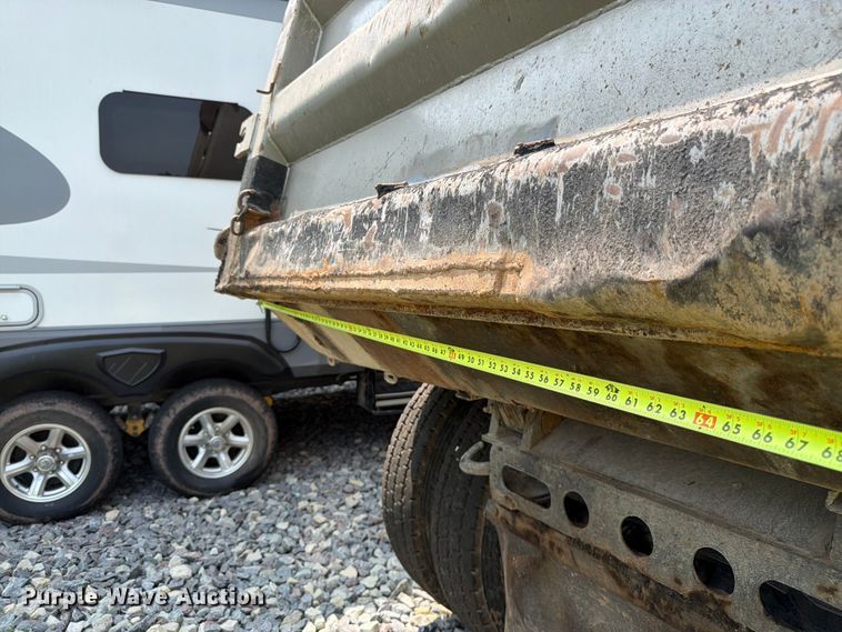 image for item YA4146 2005 Kenworth T800 dump truck