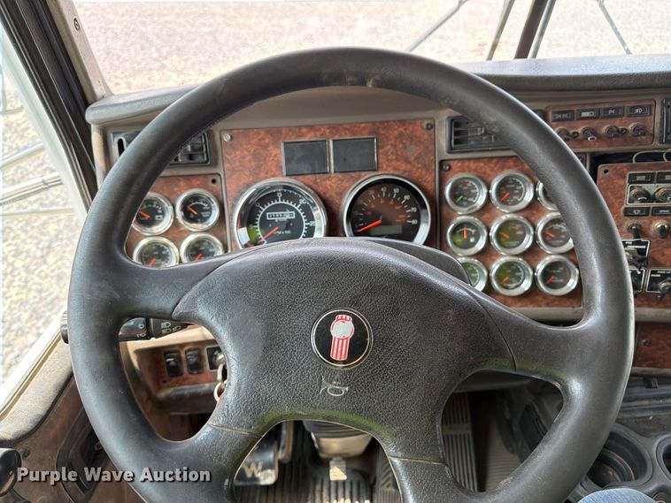 image for item YA4146 2005 Kenworth T800 dump truck