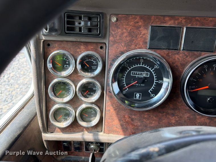 image for item YA4146 2005 Kenworth T800 dump truck