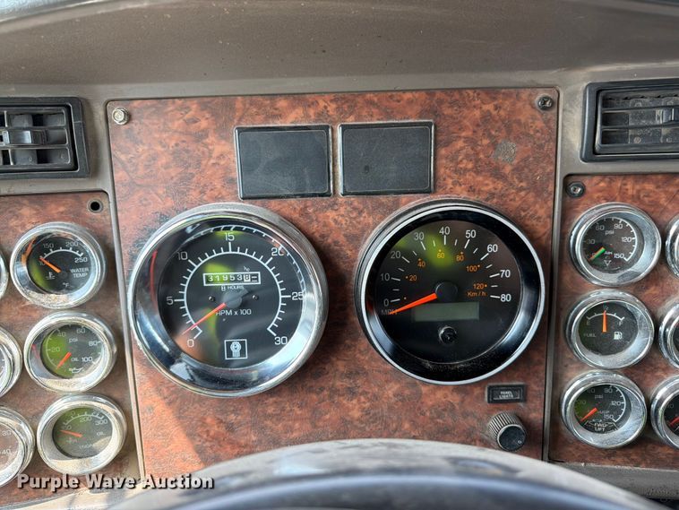 image for item YA4146 2005 Kenworth T800 dump truck