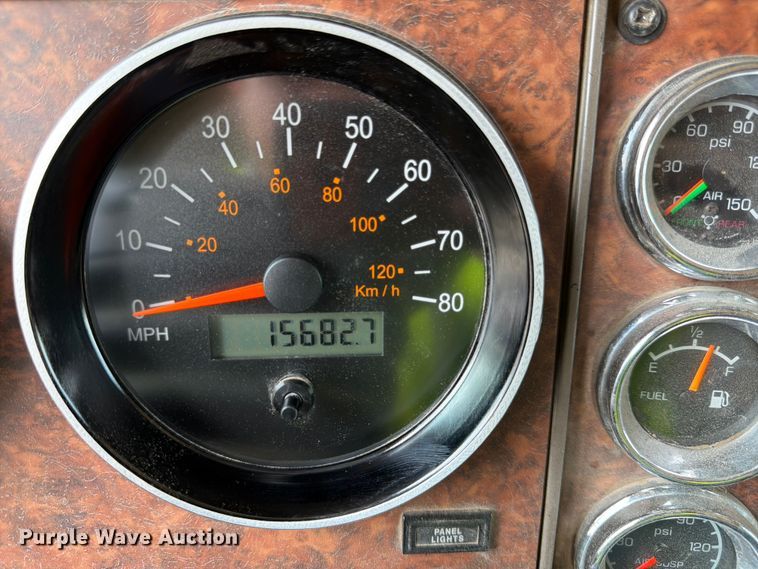 image for item YA4146 2005 Kenworth T800 dump truck