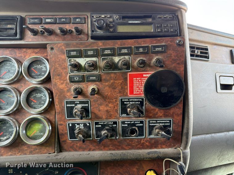 image for item YA4146 2005 Kenworth T800 dump truck