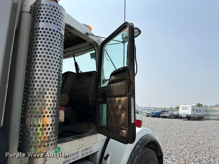 image for item YA4146 2005 Kenworth T800 dump truck