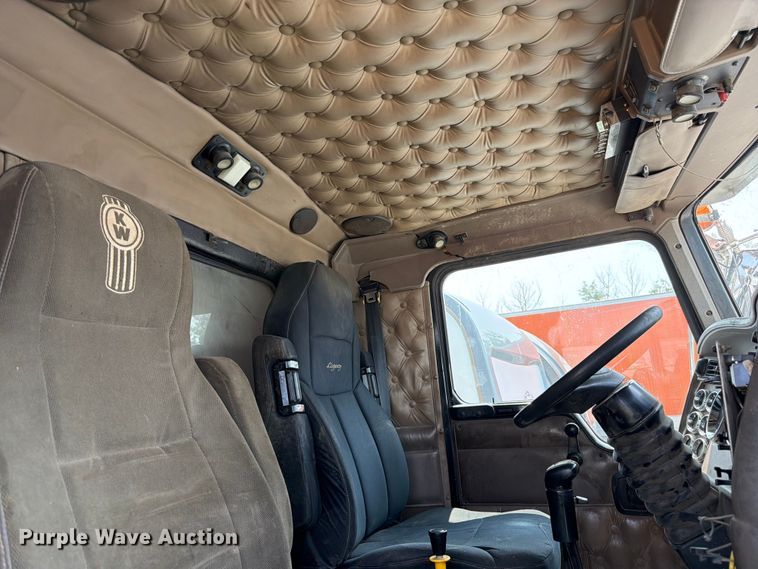image for item YA4146 2005 Kenworth T800 dump truck