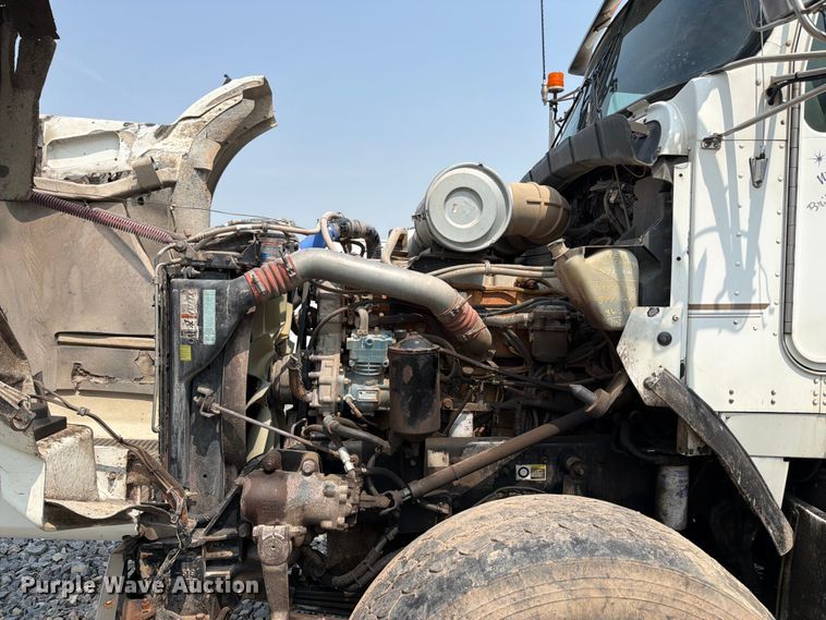image for item YA4146 2005 Kenworth T800 dump truck