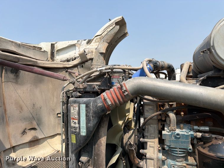 image for item YA4146 2005 Kenworth T800 dump truck