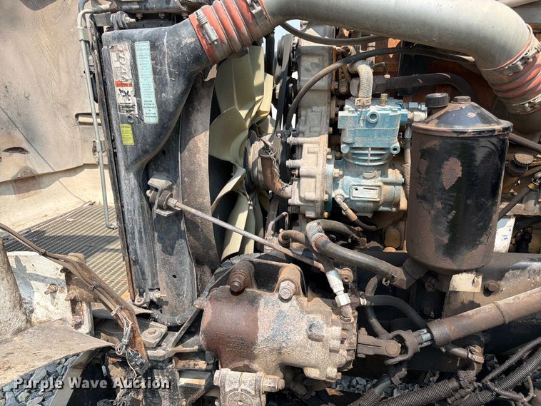 image for item YA4146 2005 Kenworth T800 dump truck