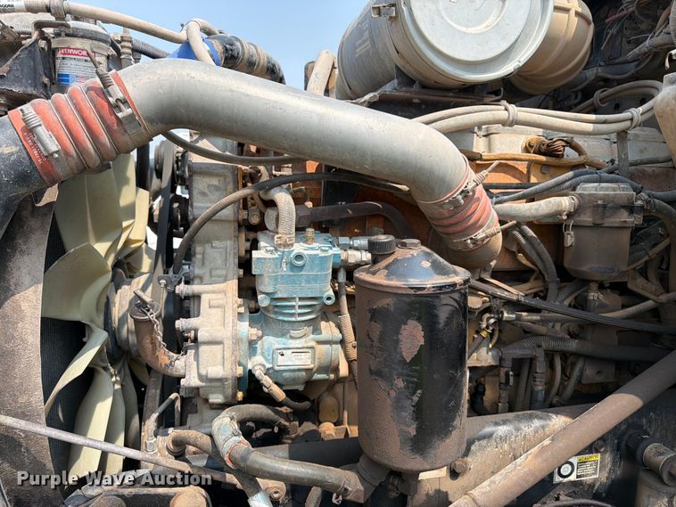 image for item YA4146 2005 Kenworth T800 dump truck