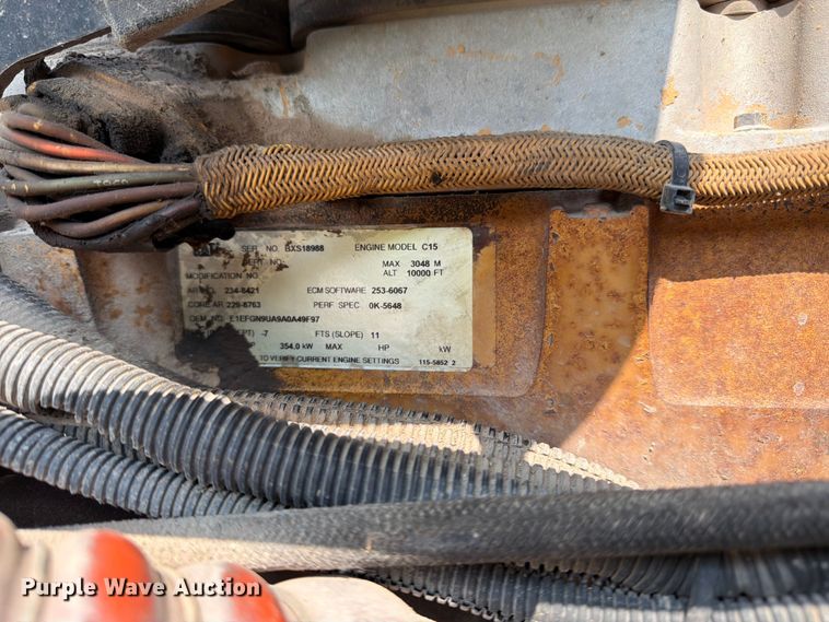 image for item YA4146 2005 Kenworth T800 dump truck