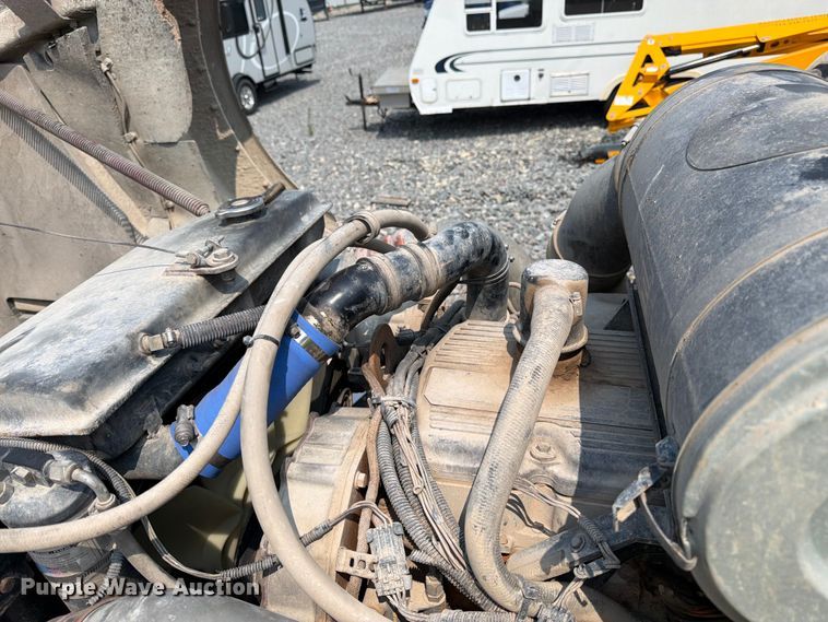 image for item YA4146 2005 Kenworth T800 dump truck