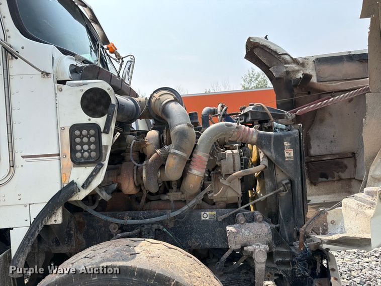 image for item YA4146 2005 Kenworth T800 dump truck