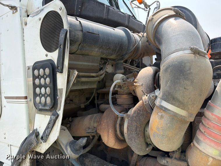 image for item YA4146 2005 Kenworth T800 dump truck