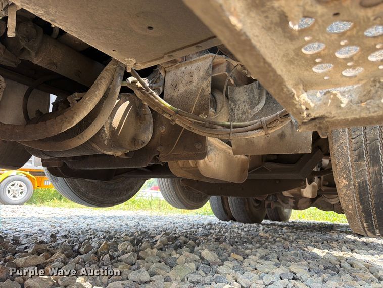 image for item YA4146 2005 Kenworth T800 dump truck