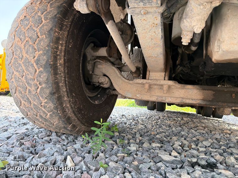 image for item YA4146 2005 Kenworth T800 dump truck
