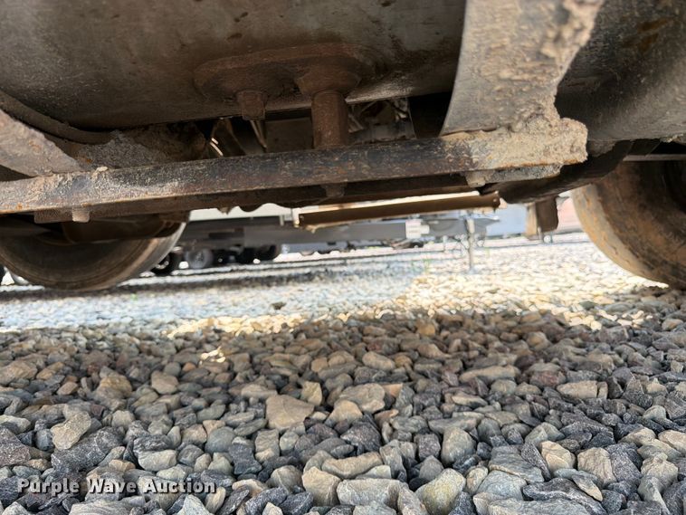 image for item YA4146 2005 Kenworth T800 dump truck
