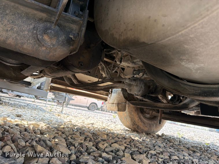 image for item YA4146 2005 Kenworth T800 dump truck