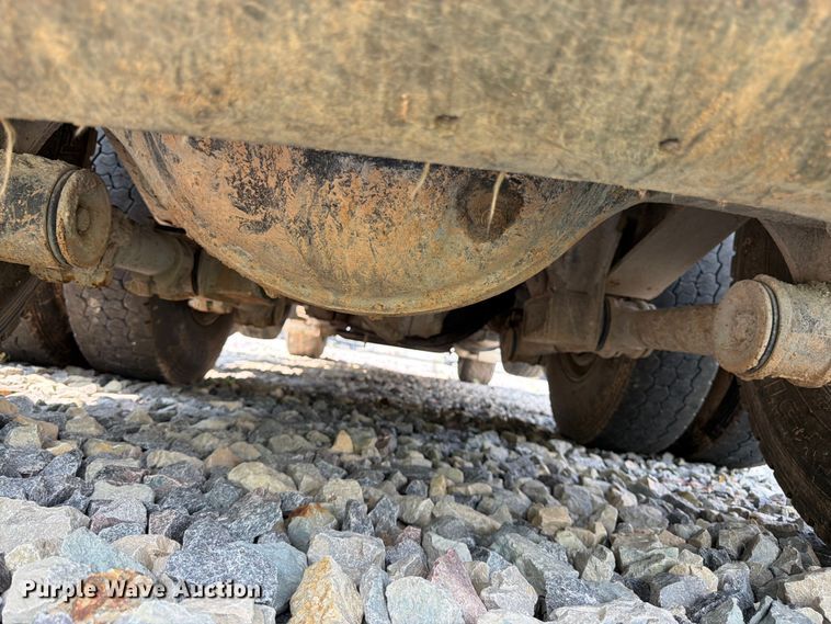 image for item YA4146 2005 Kenworth T800 dump truck