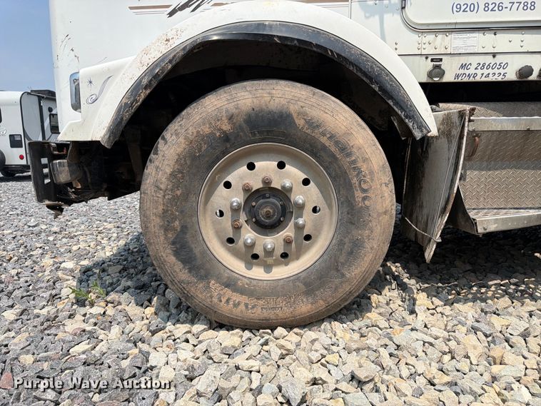 image for item YA4146 2005 Kenworth T800 dump truck