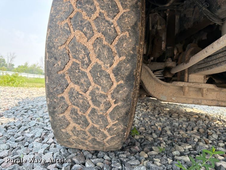 image for item YA4146 2005 Kenworth T800 dump truck