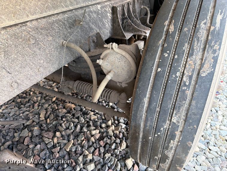 image for item YA4146 2005 Kenworth T800 dump truck