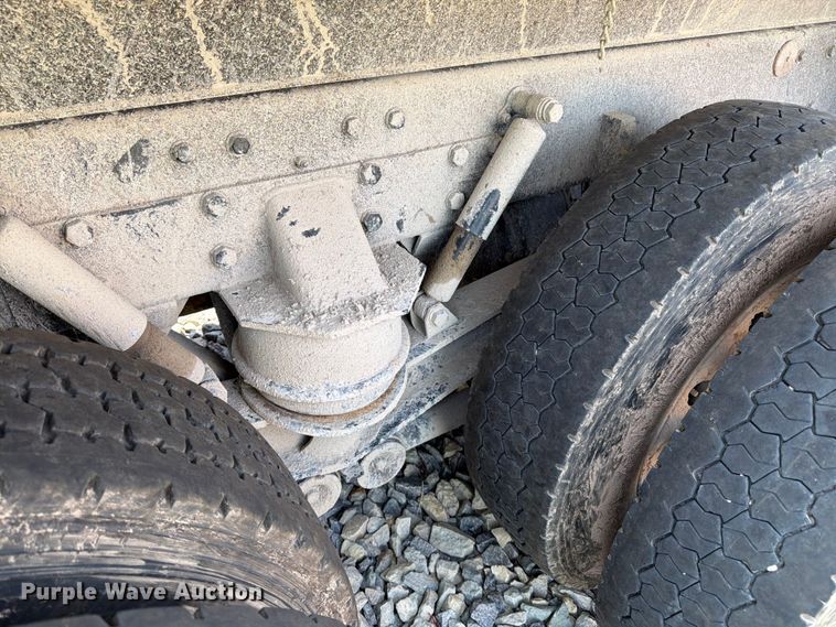 image for item YA4146 2005 Kenworth T800 dump truck