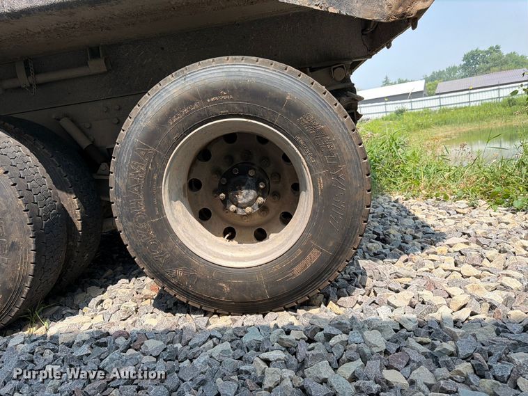 image for item YA4146 2005 Kenworth T800 dump truck