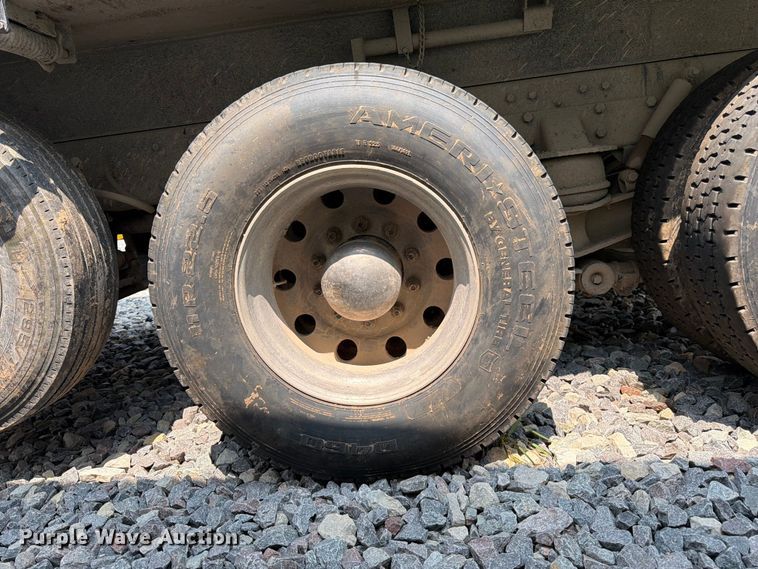 image for item YA4146 2005 Kenworth T800 dump truck