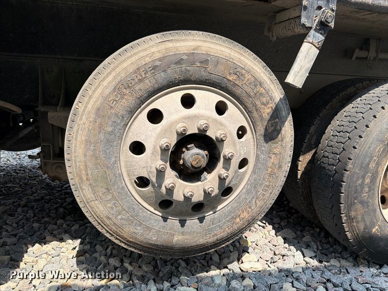 image for item YA4146 2005 Kenworth T800 dump truck