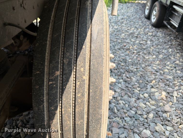 image for item YA4146 2005 Kenworth T800 dump truck