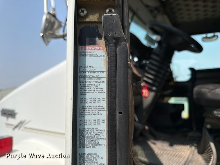 image for item YA4146 2005 Kenworth T800 dump truck