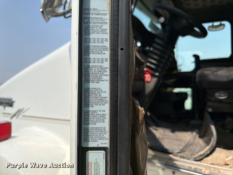 image for item YA4146 2005 Kenworth T800 dump truck