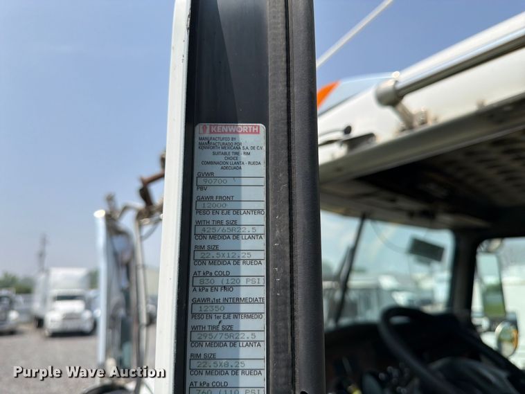 image for item YA4146 2005 Kenworth T800 dump truck