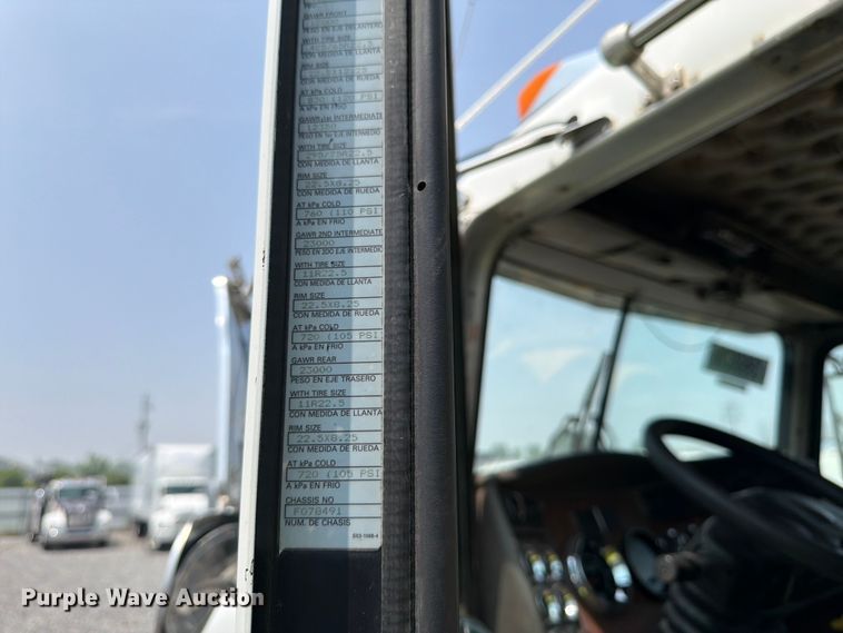 image for item YA4146 2005 Kenworth T800 dump truck