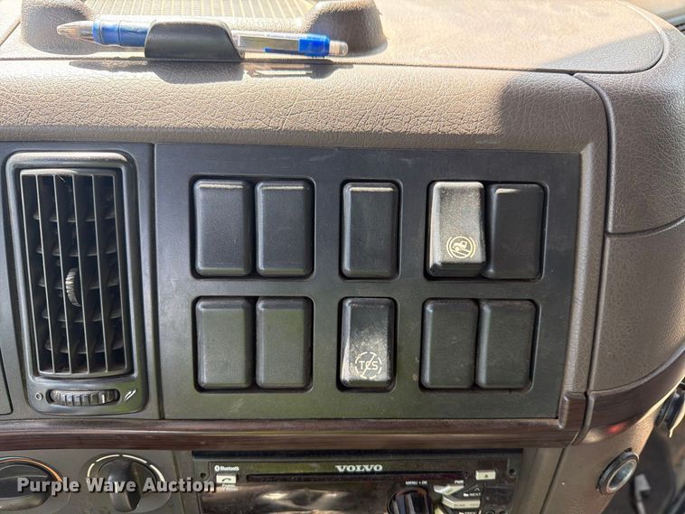 image for item YA4302 2017 Volvo D13 dump truck