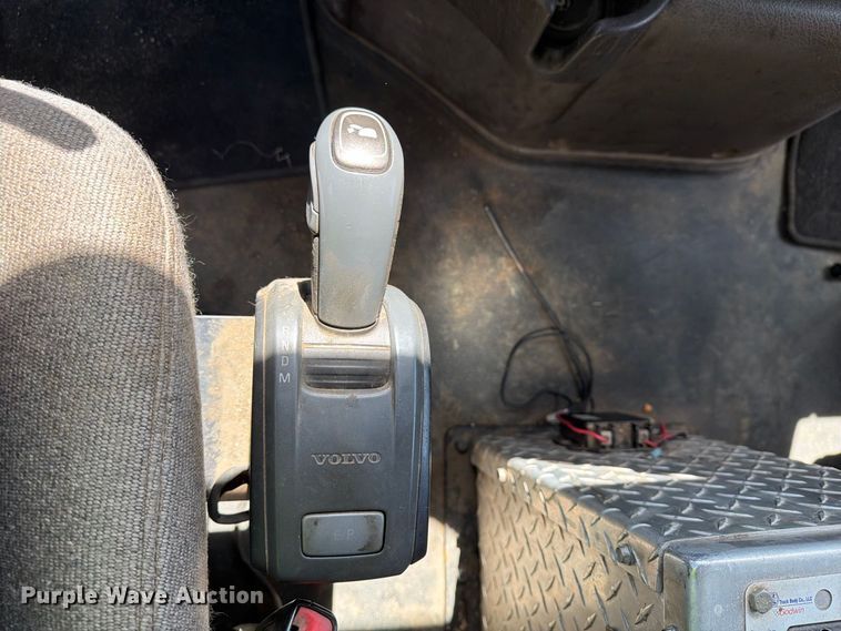image for item YA4302 2017 Volvo D13 dump truck
