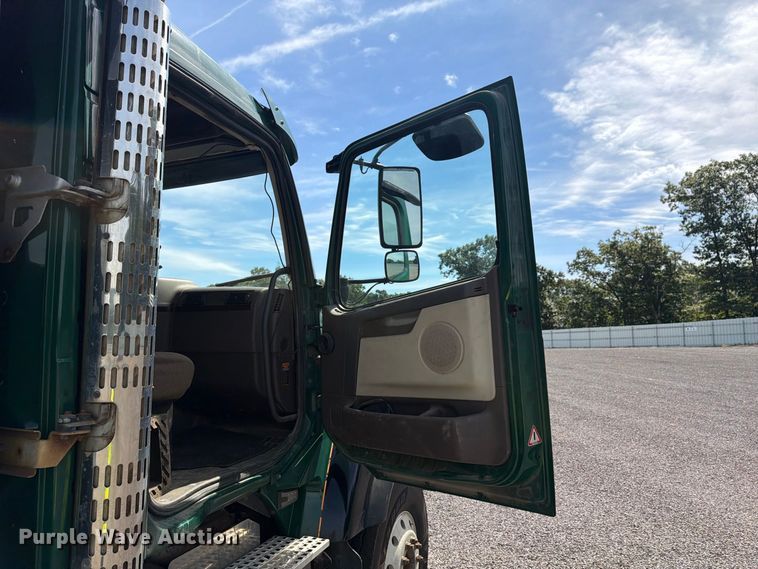 image for item YA4302 2017 Volvo D13 dump truck