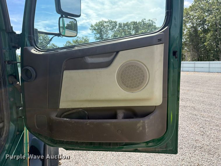 image for item YA4302 2017 Volvo D13 dump truck