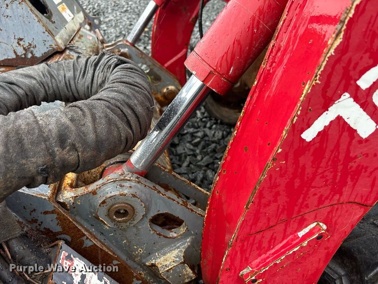 image for item YA4392 2016 Takeuchi TL12V-2 tracked skid steer loader