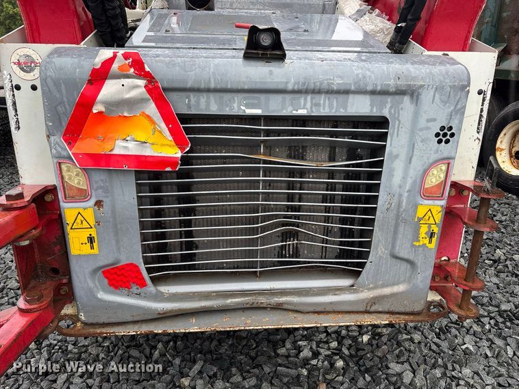 image for item YA4392 2016 Takeuchi TL12V-2 tracked skid steer loader