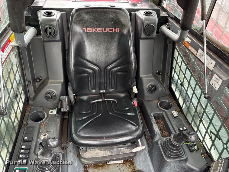 image for item YA4392 2016 Takeuchi TL12V-2 tracked skid steer loader