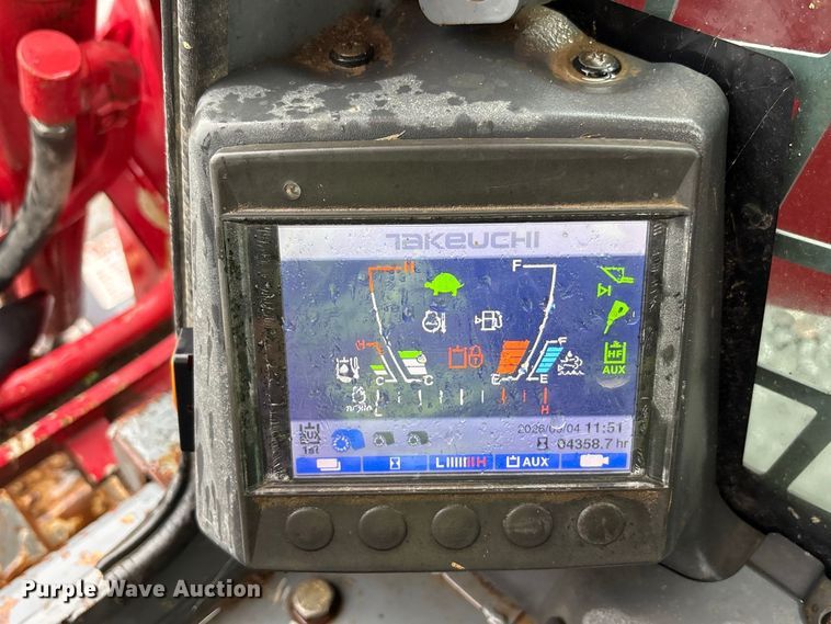 image for item YA4392 2016 Takeuchi TL12V-2 tracked skid steer loader