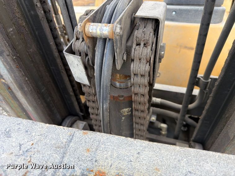 image for item YA4561 2002 Caterpillar GP40K forklift