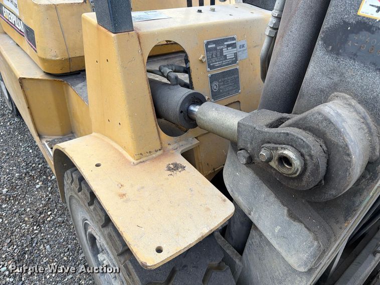 image for item YA4561 2002 Caterpillar GP40K forklift
