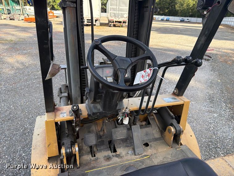 image for item YA4561 2002 Caterpillar GP40K forklift